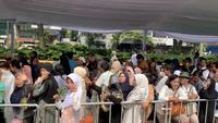 Sejumlah warga antusias menghadiri gelar griya atau open house yang digelar Presiden Prabowo Subianto di Istana Negara Jakarta, Sabtu (21/3/2026) (Liputan6.com/Lizsa Egeham)