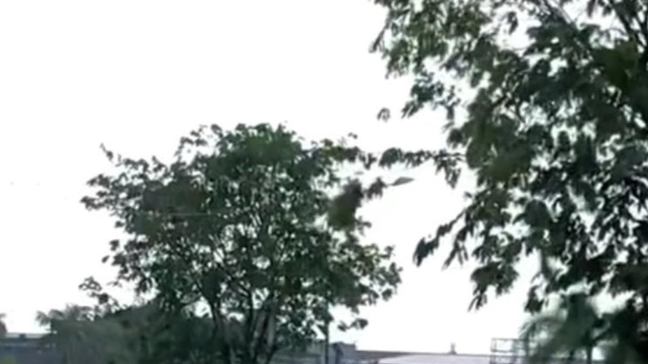 Rela Motor Hanyut demi Bantu Ibu dan Anak yang Terjebak Banjir, Aksi Heroik Pria Ini Tuai Pujian Warganet