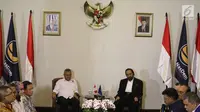 Suasana pertemuan KPU dengan Partai Nasdem di Kantor DPP Partai Nasdem, Jakarta, Minggu (28/1). Verifikasi faktual wajib dilakukan kepada partai lama (partai hasil Pemilu 2014) sebagai syarat untuk mengikuti pemilu 2019. (Liputan6.com/Angga Yunar)