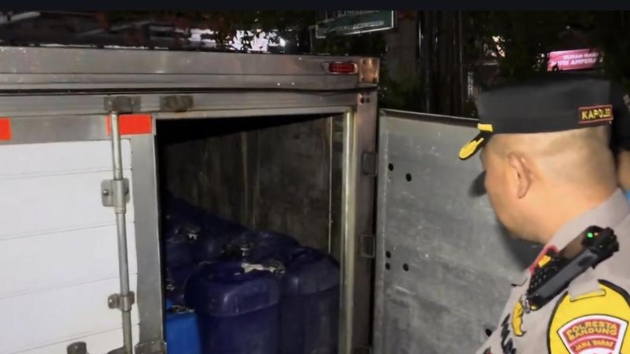 Polisi Amankan Miras 1.500 Liter di Jalur Wisata Bandung, Dua Pelaku Ditangkap