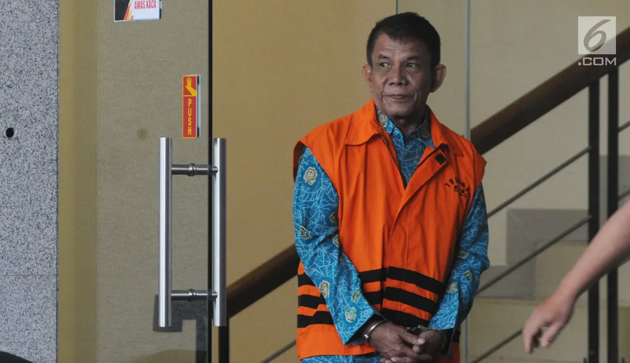 Mantan Kasatker PJPA BWS Sumatera VII Bengkulu, M Fauzi  usai diperiksa KPK, Jakarta, Jumat (13/9/2019). Fauzi diperiksa sebagai tersangka kasus suap pengumpulan data atau bahan keterangan atas pelaksanaan proyek-proyek di BWS Sumatera VII Bengkulu TA 2015 dan 2016. (merdeka.com/Dwi Narwoko)