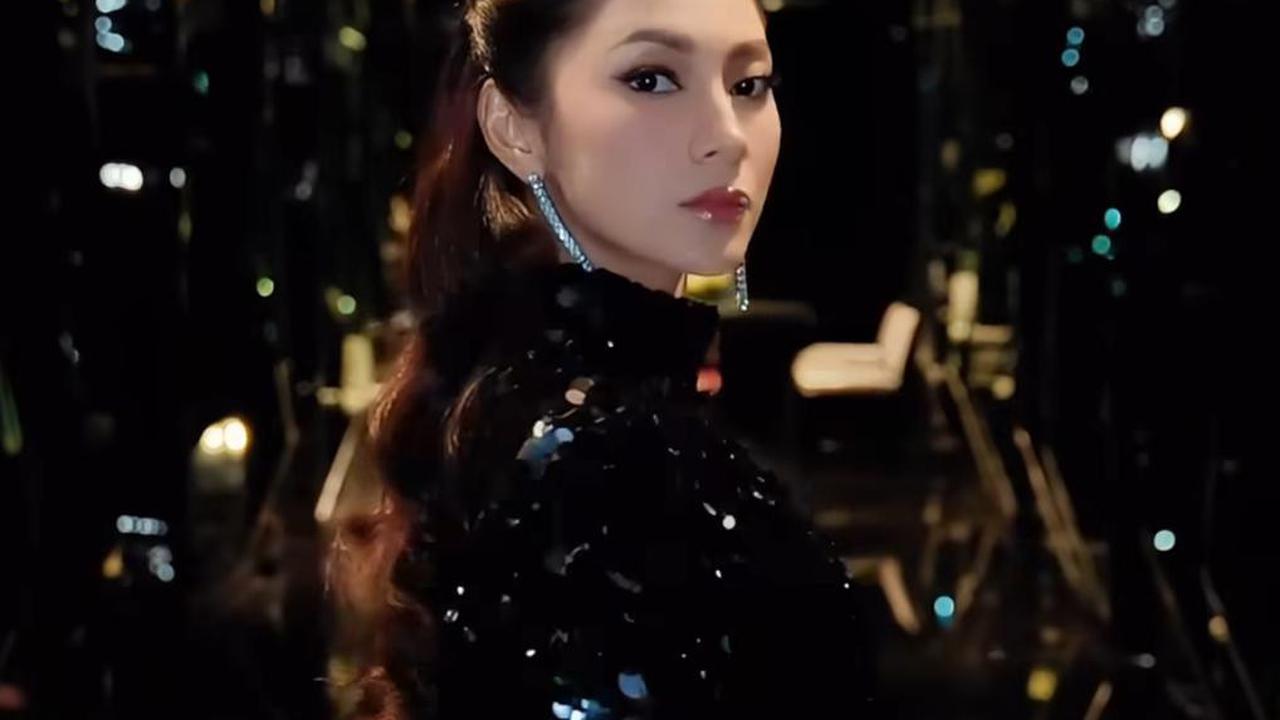 Dinda Kirana Tampil Glamor dengan Gaun Blink-Blink, Auranya Mewah