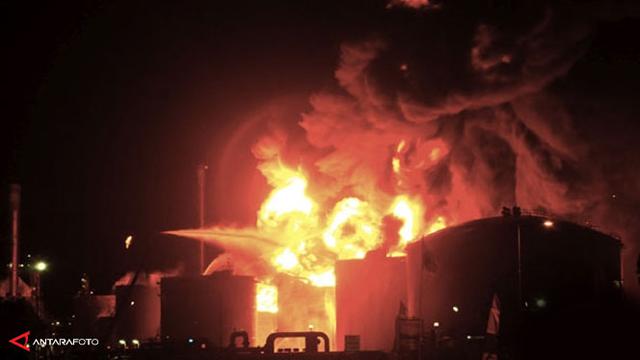 Kebakaran Kilang Minyak Pertamina Dumai Akibat Pipa Bocor ...