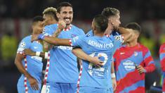 Sejak dilatih Diego Simeone pada 2011 silam, Atletico Madrid menjelma menjadi tim elite di Spanyol bahkan di Eropa. Saat berlaga di Eropa, mereka tercatat pernah menyingkirkan 5 klub asal Inggris di babak gugur kompetisi antar-klub Eropa. Klub mana saja? (AP/Dave Thompson)