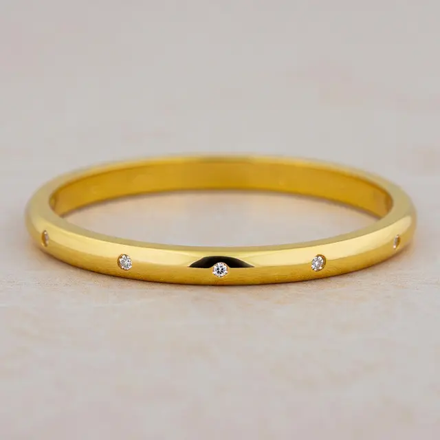 Model Gelang Bangle Emas 5 Gram dengan Batu Permata Kecil