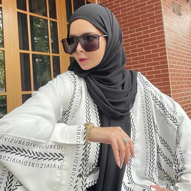 Diary Fimela: Strategi Bisnis Brand Fashion Muslim VIVIZUBEDI Dalam Memaksimalkan Penjualannya Selama Pandemi