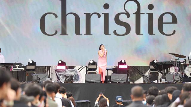 Tampil Menawan dan Penuh Energi, Christie Buka KLBB 2026 dengan Meriah