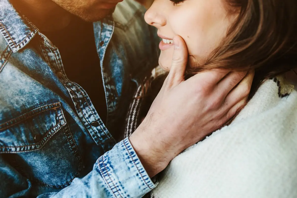 Dengan Cinta Kamu Bisa Mengubah Seseorang; Benar atau Salah?