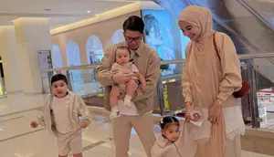 Zaskia Sungkar Bagikan Potret Keluarga Lengkap, Kompak Bareng Irwansyah dan 3 Anak