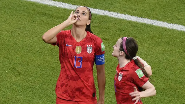 Selebrasi Kontroversial Alex Morgan Usai Bobol Gawang Inggris