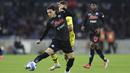 Gelandang Napoli, Eljif Elmas  mengontrol bola saat bertanding melawan Bologna pada pertandingan Liga Serie A Italia di stadion Diego Armando Maradona di Naples, Italia, Jumat (29/10/2021). Napoli menang telak atas Bologna 3-0. (Alessandro Garofalo/LaPresse via AP)