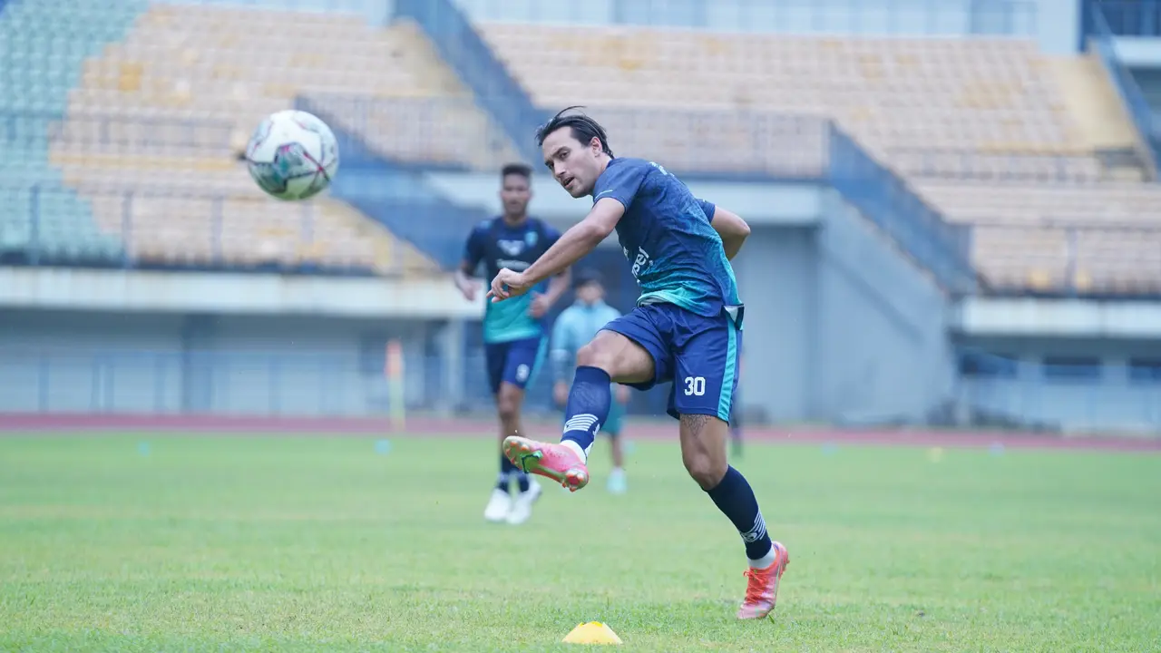 Persib Bandung, Ezra Walian