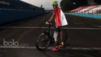 Muhammad Fadli Immamuddin atau M.Fadli adalah Pebalap Para Cycling Indonesia yang tampil dalam lomba balap sepeda Asia Para Cycling di Bahrain. (Bola.com/Nicklas Hanoatubun)
