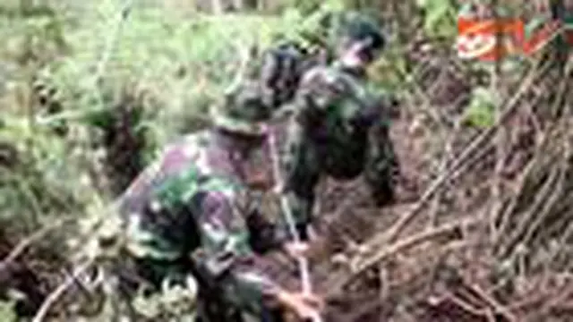 Tim Evakuasi Berjibaku di Medan Terjal