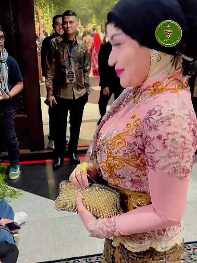 5 Inspirasi Model Clutch ala Roro Fitria, Cocok Dipadukan dengan Kebaya
