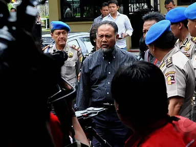 Wakil Ketua KPK, Bambang Widjojanto saat tiba di Gedung Bareskrim untuk menjalani pemeriksaan kedua, Jakarta, Selasa (3/2/2015). (Liputan6.com/Johan Tallo)