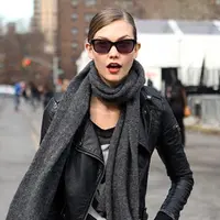 Ilustrasi style dengan scarf. (via: netralnews.com)