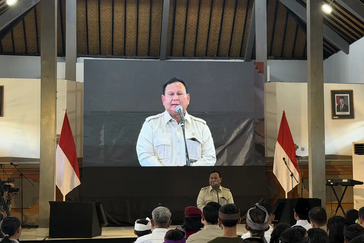 Presiden Prabowo Subianto saat meninjau Sekolah Rakyat Menengah Pertama (SRMP) 17 Tabanan, Bali, Minggu (7/6/2026).