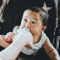 Menyapih berpengaruh pada perkembang anak. (unsplash.com/@rainierridao)