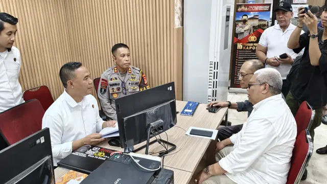 Rektor nonaktif UNM Karta Jayadi laporkan akun Instagram anonim ke Polda Sulsel. (Liputan6.com/Fauzan)