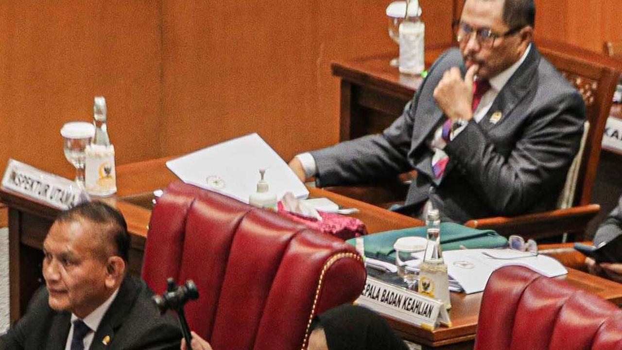 FOTO: Tok! DPR Sahkan RUU Kesehatan Jadi Undang-Undang Meski Didemo Ribuan Nakes