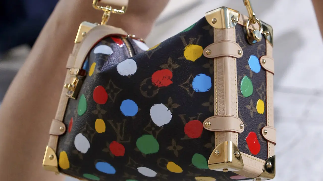 Kolaborasi Kedua Yayoi Kusama dan Louis Vuitton Hadirkan Deretan Tas Ikonik dengan Polkadot