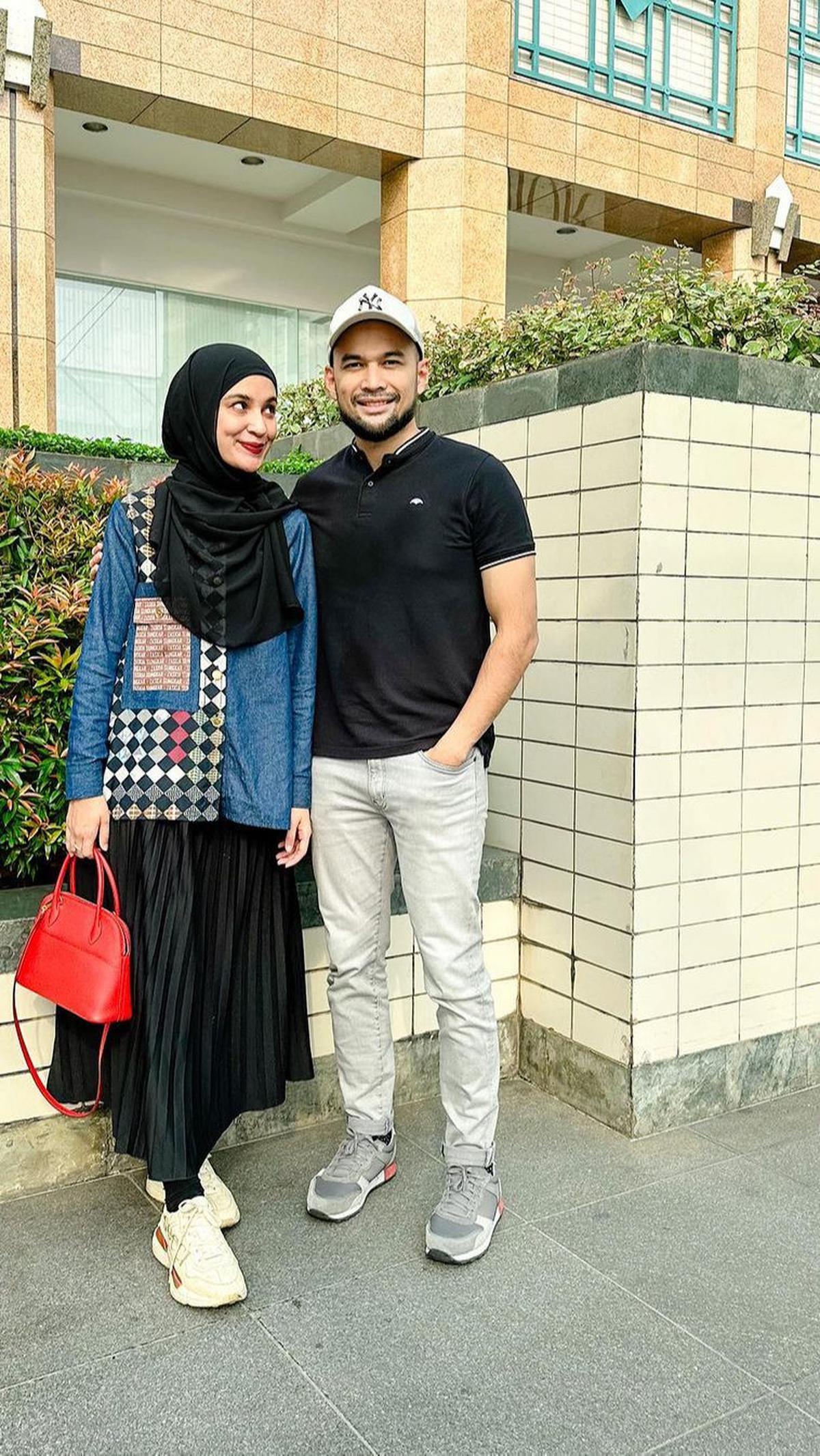 Terlebih lagi pada 2014 adik Zaskia Sungkar ini memutuskan untuk berhijab.