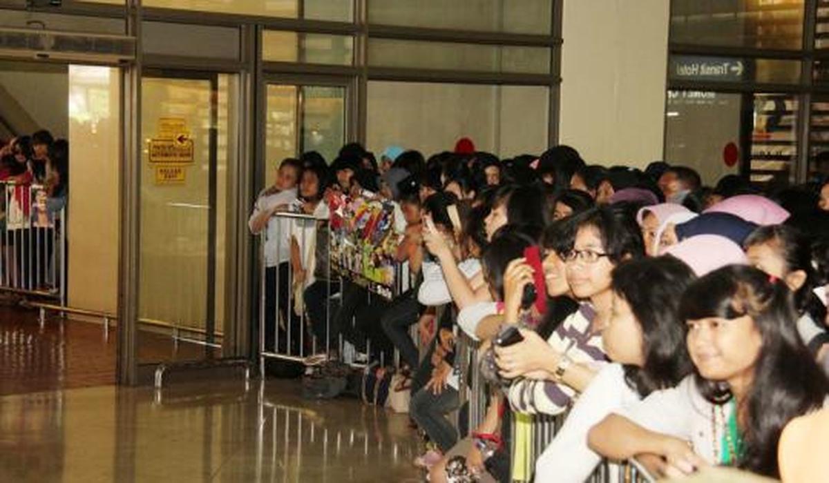 Ribuan ELF menanti Suju di Bandara Soekarno-Hatta