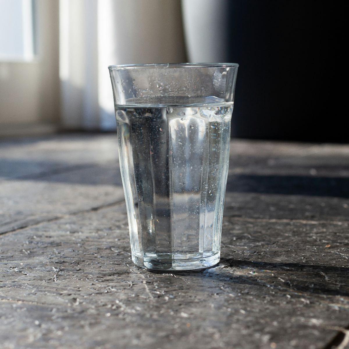 Berapa Gelas Minum Air Putih Sehari yang Dianjurkan? Berikut Manfaatnya