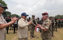 VIDEO: Aksi Gagah TNI Pamer Demo Drone Depan Prabowo & Raja Yordania