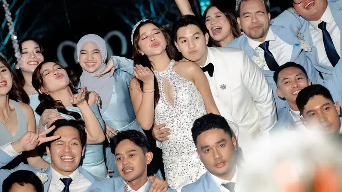 Usai Tampil ala Kate Middleton, Brisia Jodie Berubah Jadi Modern Princess dengan Halter Mermaid Dress dan Tiara Berkilau di Momen Resepsi