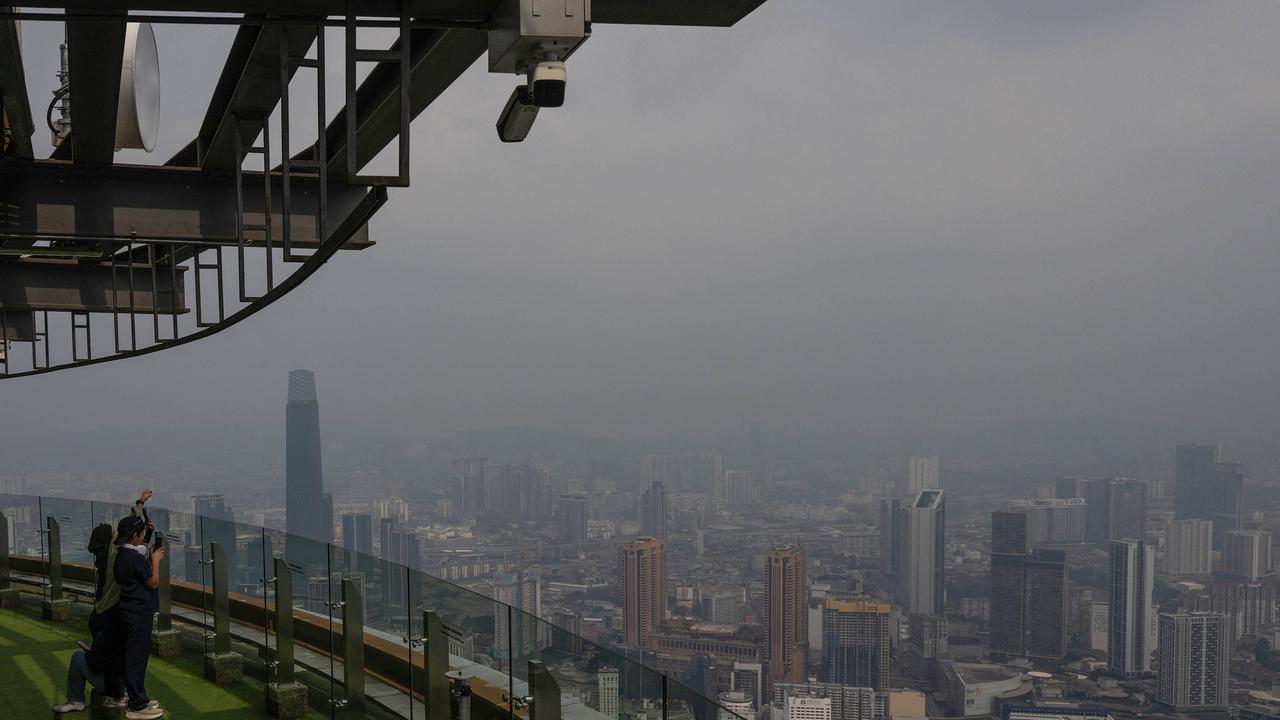 Kuala Lumpur Diselimuti Kabut Asap dari Kalimantan