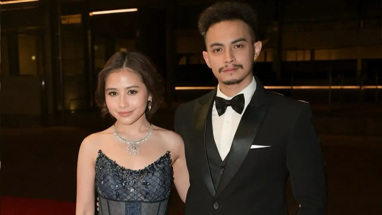 Prilly Latuconsina dan Omara Esteghlal