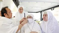 Momen Hangat Megawati Umrah Bersama Keluarga, Prananda Bantu Tahalul