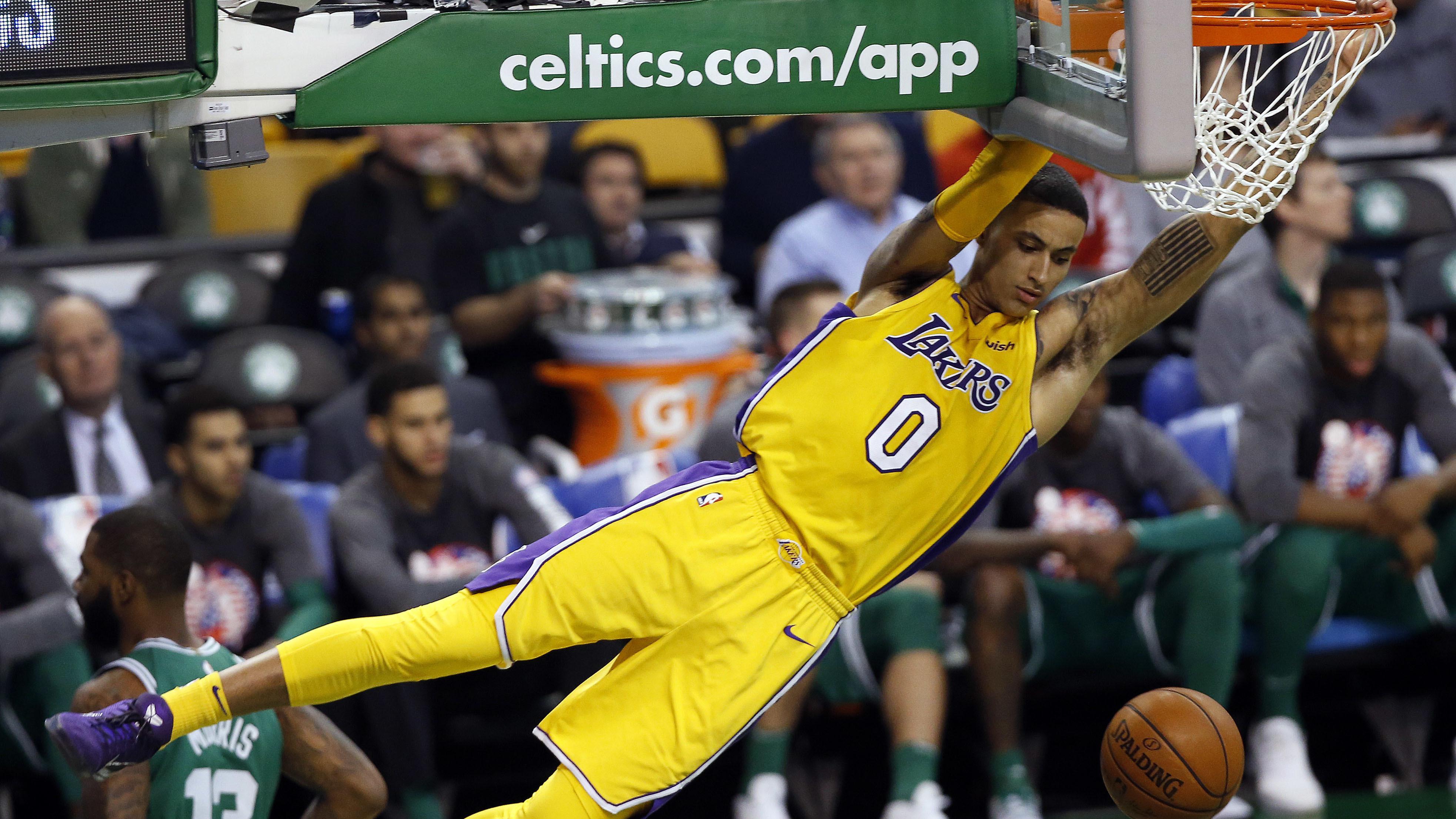 Kyle Kuzma jadi pemain terbaik NBA bulan ini untuk Wilayah Barat di awal 2017-2018.  (AP/Winslow Townson)