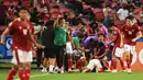 Reaksi pemain Indonesia setelah pemain Singapura Shawal Anuar mencetak gol bunuh diri pada leg kedua semifinal Piala AFF 2020 di National Stadium, Sabtu (25/12/2021). Indonesia akan bertemu antara Thailand dan Vietnam di babak final. (AFP/Roslan Rahman)