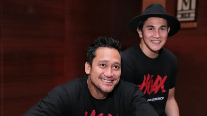[Bintang] Vino G Bastian dan Tora Sudiro Tampil Beda di Film Hoax