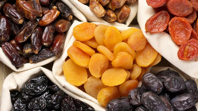 Buah kering berkarbohidrat tinggi