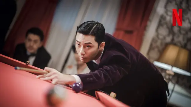 Sederet Pemeran Gyeongseong Creature yang Bikin Terpana. Park Seo Joon Berperan Sebagai Jang Tae Sang, Orang Terkaya di Gyeongseong, Penguasa House of Golden Treasure (Foto: Netflix KR)