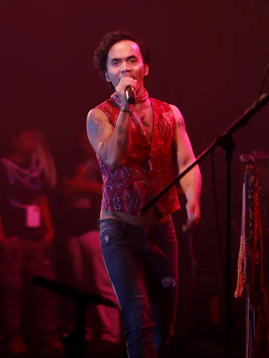 Kaka pun tak lupa mengucapkan terimakasih kepada para penonton yang sudah hadir sebelum ia menutup konser yang mampu bangkitkan semangat penonton tersebut. (Galih W. Satria/Bintang.com)