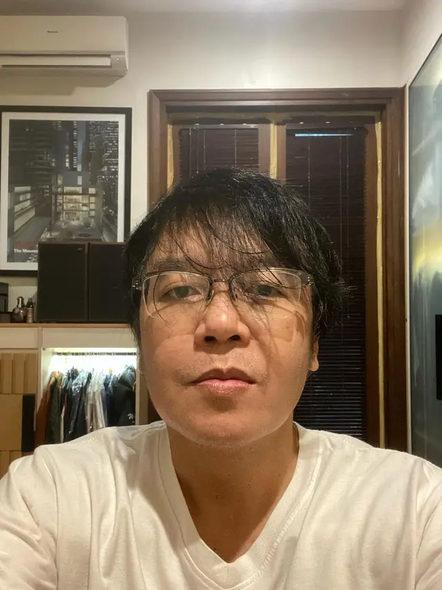 5 Potret Terbaru Ari Lasso dengan Gaya Rambut Pendek Usai 30 Tahun Gondrong