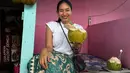 Kecintaannya terhadap kain tradisional seperti batik, tenun, dan songket kerap ditampilkan dalam berbagai aktivitas sehari-hari. [@happysalma].