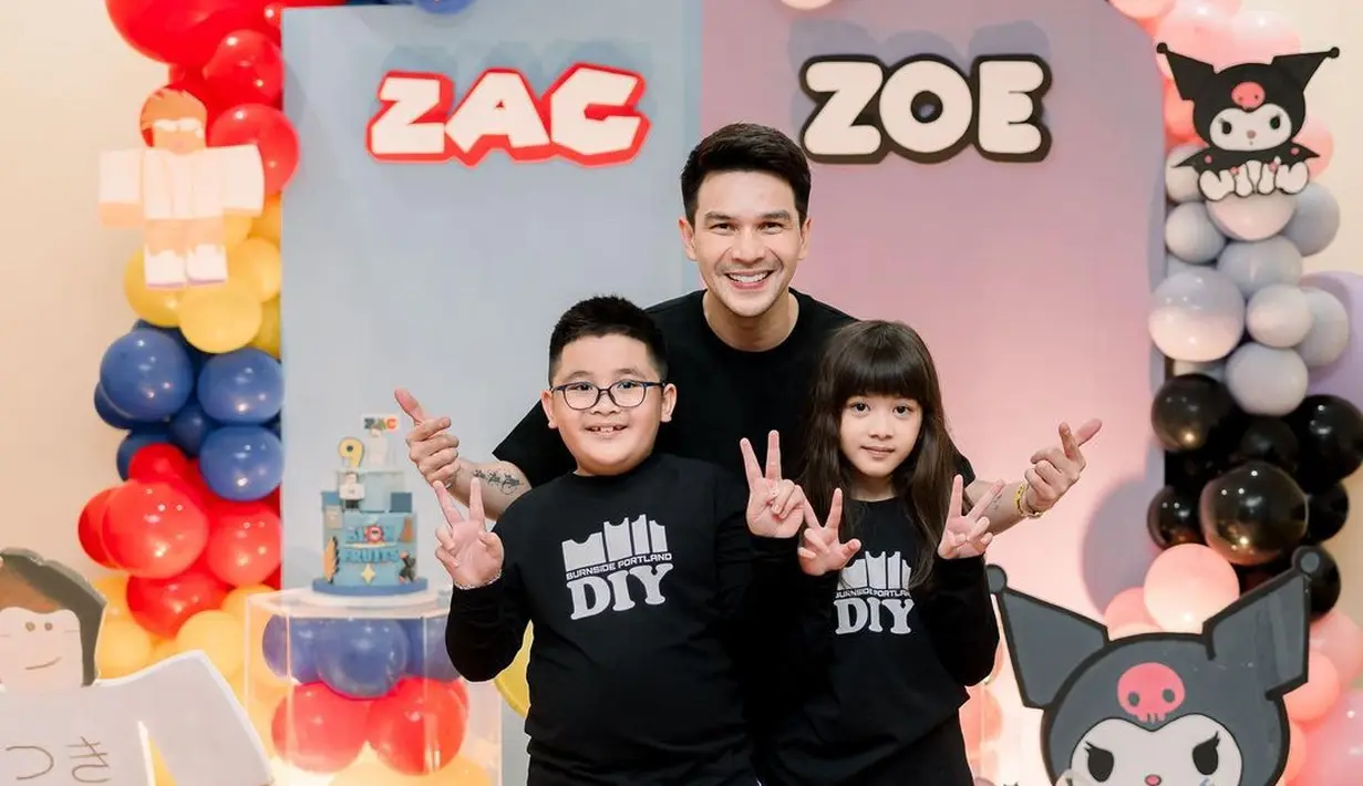 Meski tak lagi tinggal bersama anak-anak, Ijonk tetap meluangkan waktu bersama dengan anak-anaknya. Seperti belum lama ini memberikan kejutan pesta ulang tahun disalah satu mal pada Sabtu (12/8). [Instagram/ijonkfrizzy]