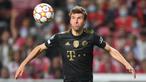 Meski Bayern München harus absen dari babak semifinal Liga Champions pada musim ini, Thomas Muller tetaplah tercatat sebagai salah satu pemain dengan penampilan terbanyak di partai empat besar tersebut. Sang gelandang telah membuat 15 penampilan dan memenangkan dua trofi Liga Champions sejauh ini. (AFP/Patricia De Melo Moreira)