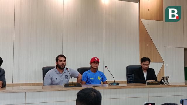 Asisten Pelatih Arema FC, Andre Caldas dan Johan Ahmad Afarizi