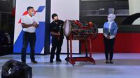 Menteri BUMN Erick Tohir didampingi oleh Dirut Pertamina Nicke Widyawati dan juga Abdulbar M Mansoer CEO ITDC menabuh gendang secara simbolis sebagai tanda peluncuran nama event Pertamina Grand Prix of Indonesia. kegiatan ini diselenggarakan di Epicentrum Kuningan, Jakarta. Rabu (09/02/2022).