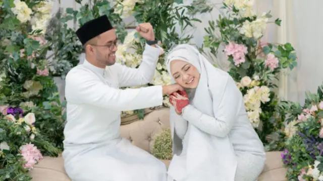 Pengantin Ini Sediakan Pelaminan Khusus untuk Sang Fotografer, Alasannya Tak Terduga