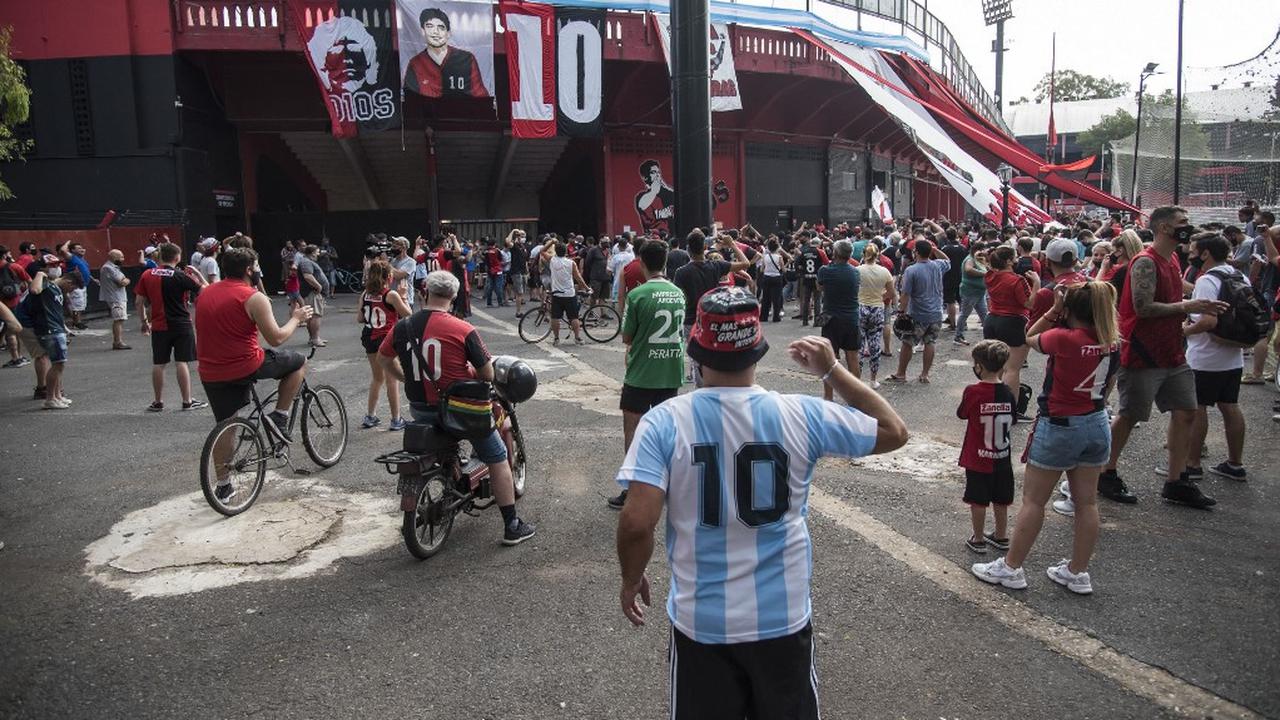 FOTO: Duka Fans Legenda Sepak Bola Argentina Diego Maradona