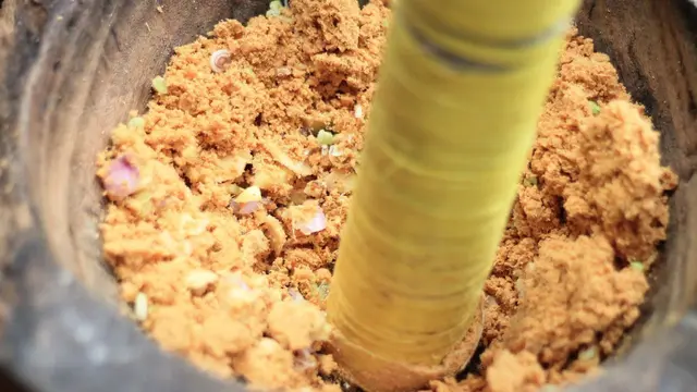 Proses pembuatan sambal papagan