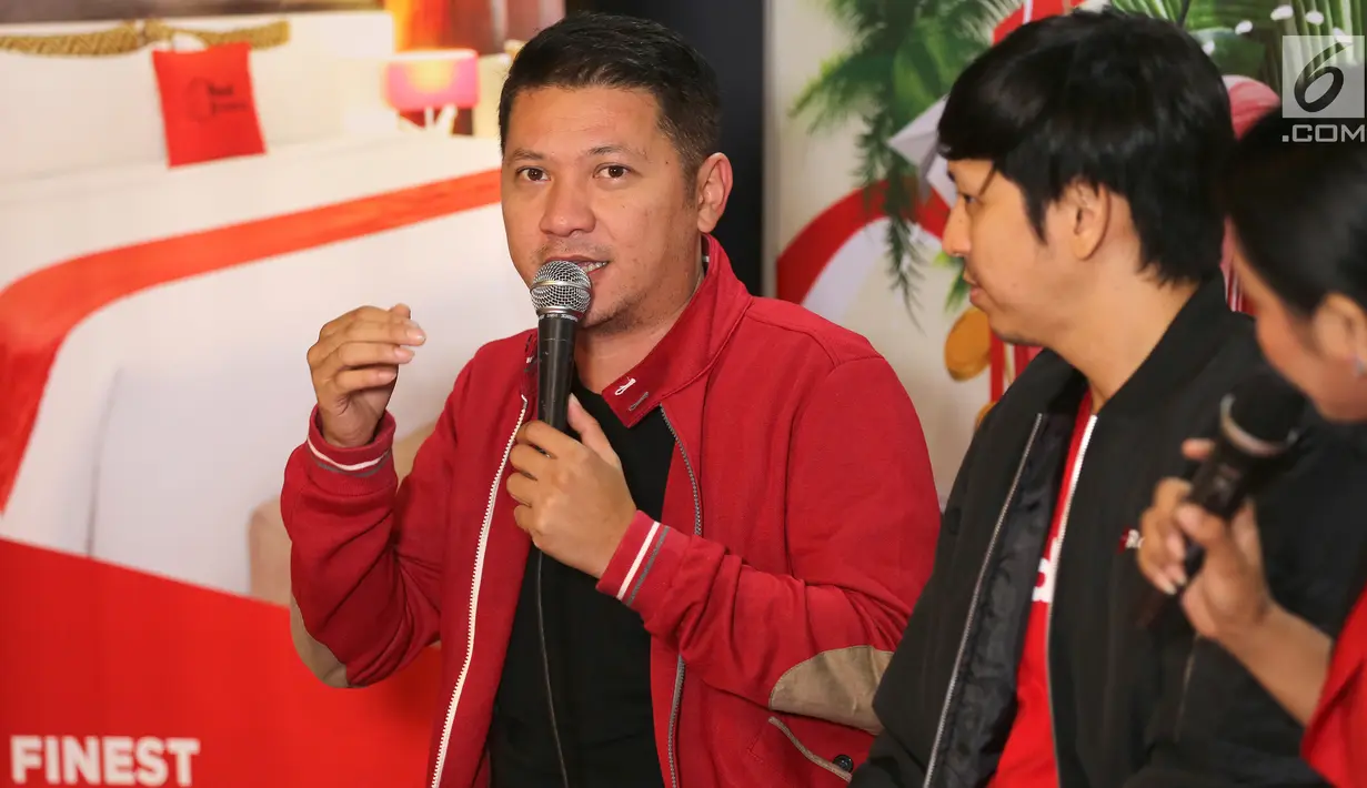 Selebriti dan Travel Content Creator Indonesia, Gading Marten memberi paparan melalui Program Tenaga Kerja Impian di Jakarta, Kamis (22/8/2019).  Program yang digagas RedDoorz bertujuan mengembangkan kreativitas milenial sekaligus mempromosikan destinasi wisata Indonesia. (Liputan6.com/Fery Pradolo)